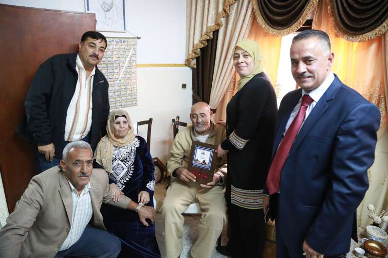 رام الله: غنام تتفقد عددا من عوائل الأسرى في المحافظة
